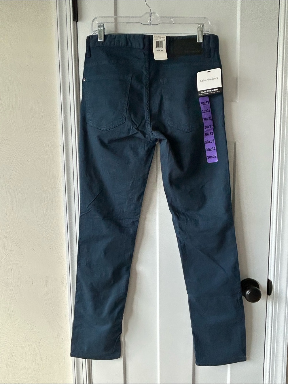 NWT - Calvin Klein Jeans Size 30X32 Slim Straight Pants in Dark Blue